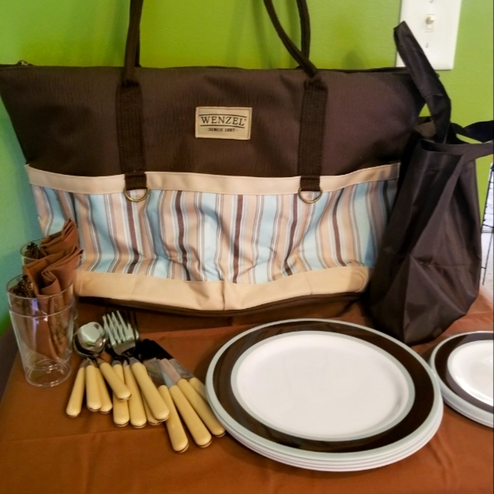 Wenzel Tote Picnic Set 4 Person  Tailgating/Road Trip /Camping/Lots of Room